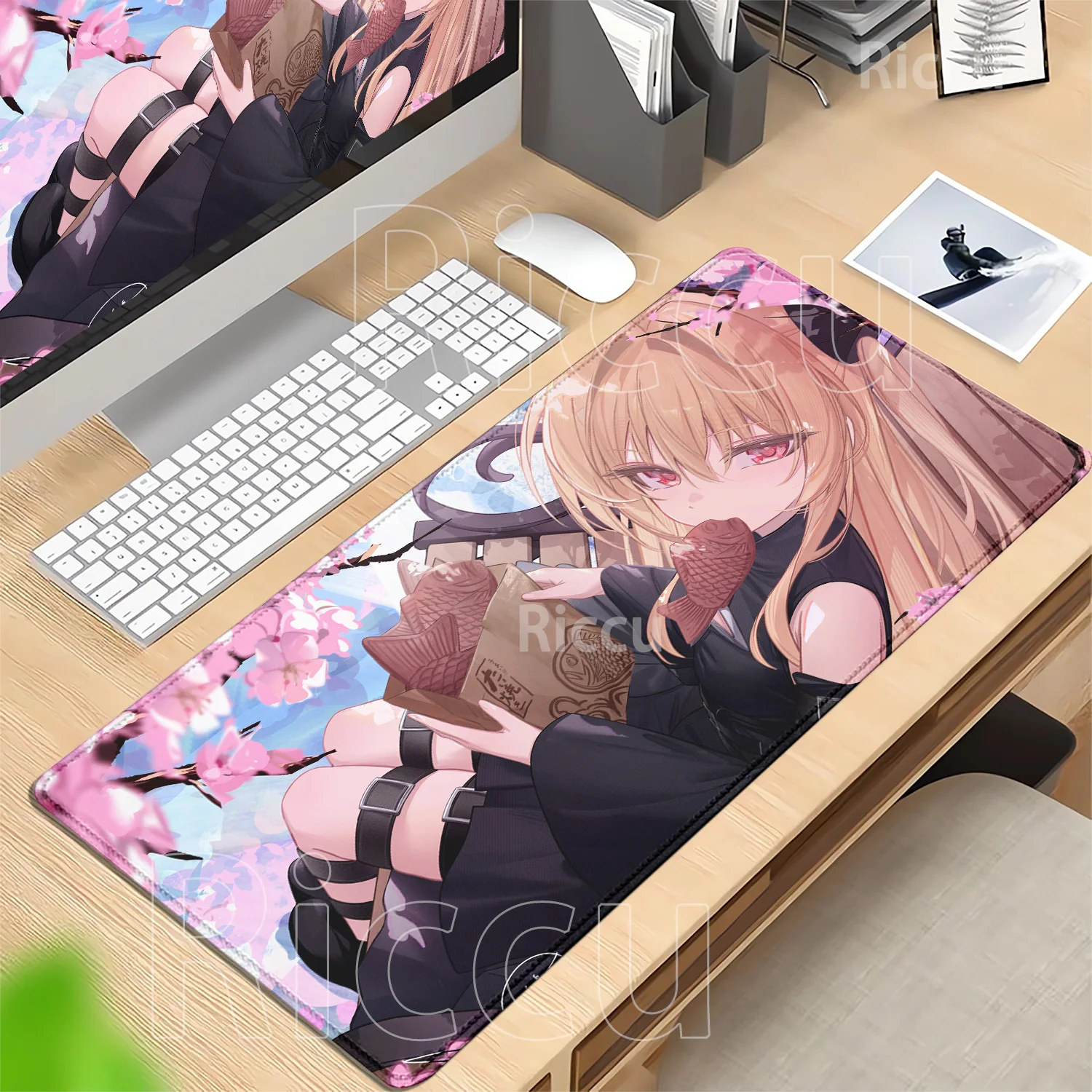 Фото Коврик для мыши с изображением аниме-девушки Konjiki no Yami ToLove Ru, 900x400 мм, большой игровой коврик для мыши, офисный коврик для клавиатуры с HD-печатью, XXL коврик для стола с оверлоком №1