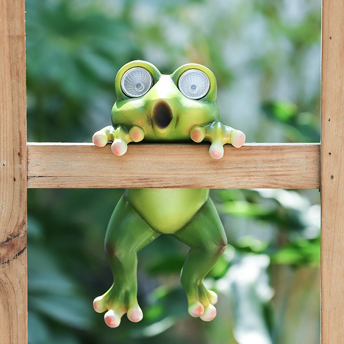 

Fence Frog Sculpture Solar Light Outdoor Lamp Frog Ornament Resins Figurine Light Waterproof Sunlight Powered