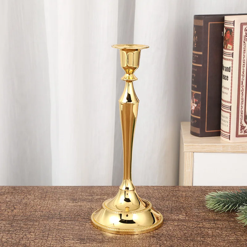 

Металлический подсвечник золотого/серебряного цвета