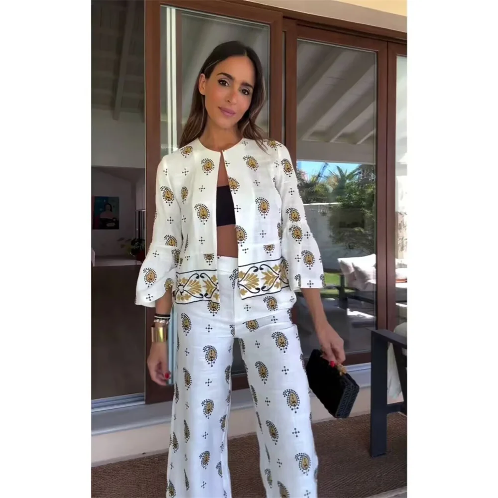 Повседневный летний женский модный топ с вышивкой и расклешенными рукавами