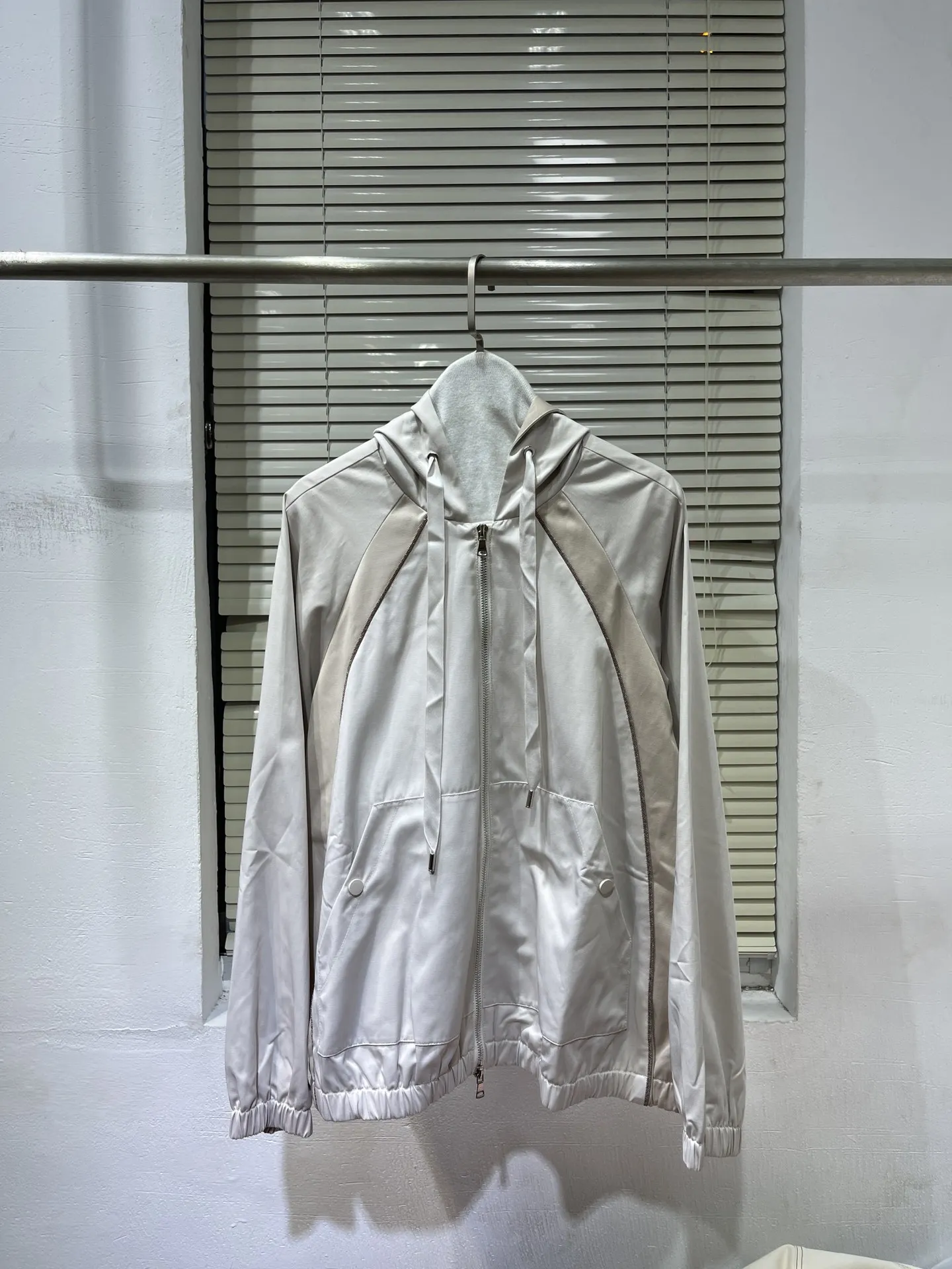 

1028New chain hooded casual