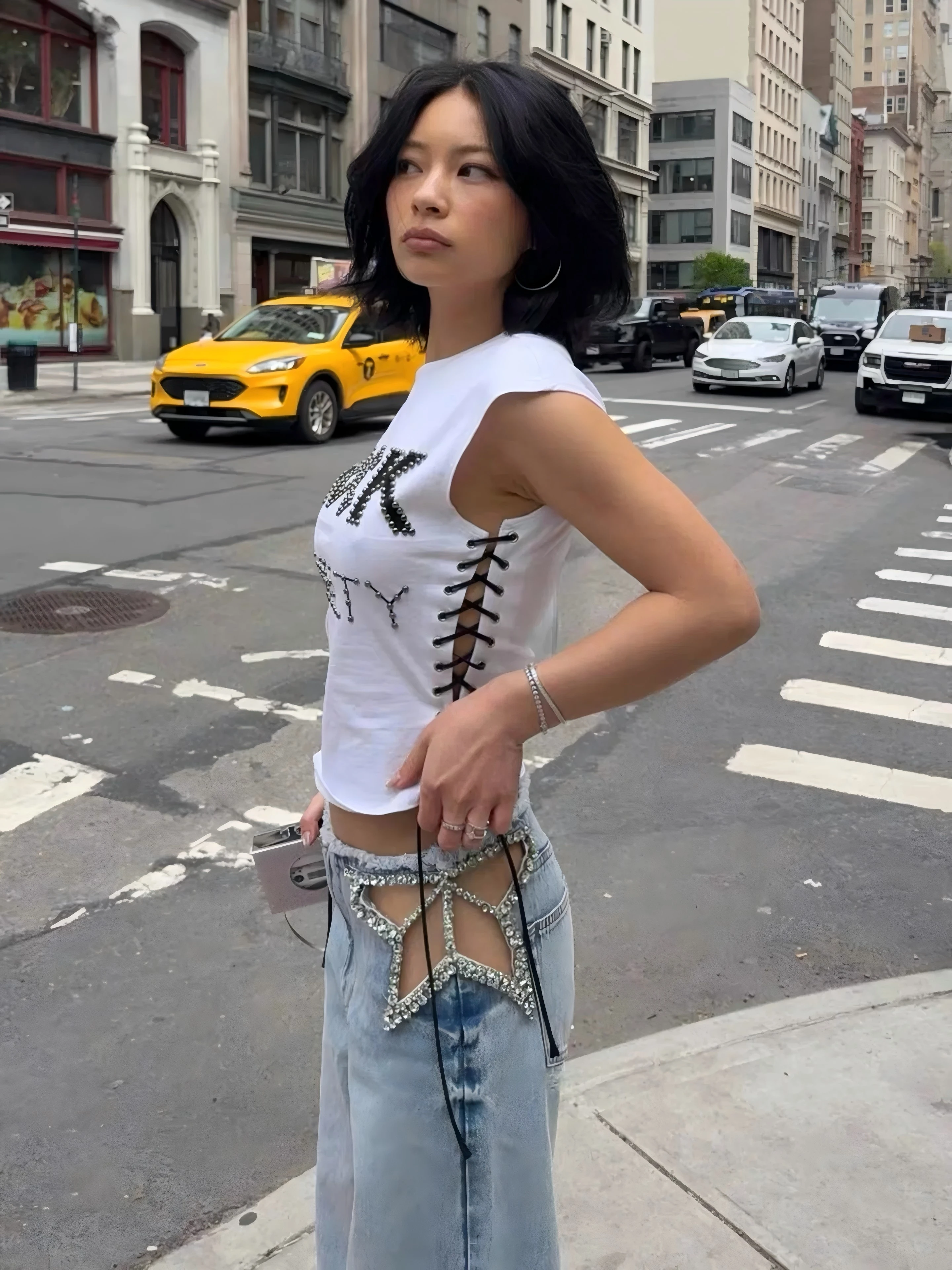 Фото Европейские и американские джинсы Y2K в стиле Hot Girl Star с вырезами, стразами, низкой посадкой и необработанными краями, выбеленные синие, широкие штанины №1