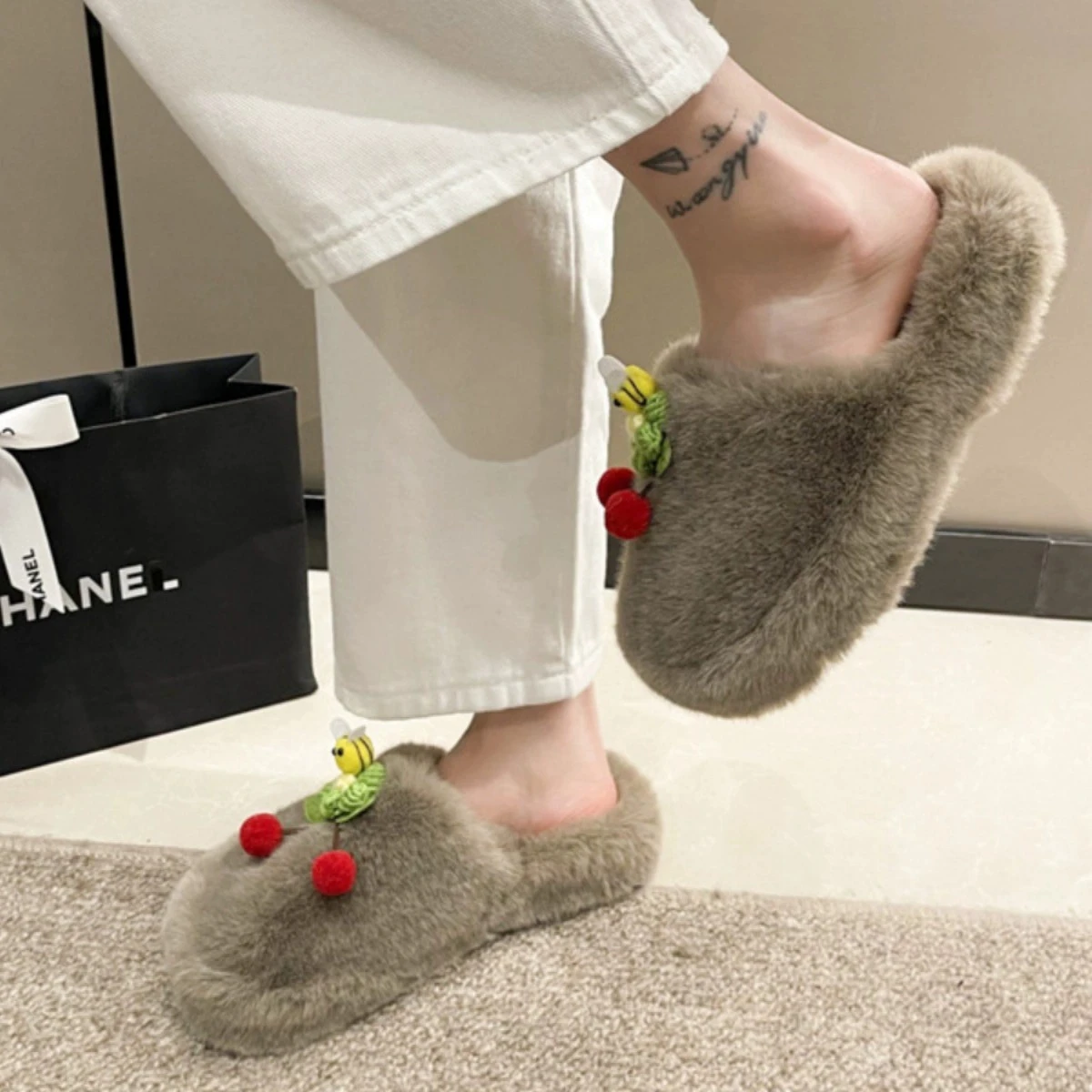2024 зимняя обувь женские тапочки в виде вишни домашние повседневные пушистые