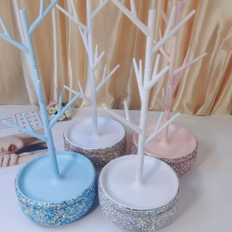 

Подставка для хранения ювелирных изделий в виде дерева