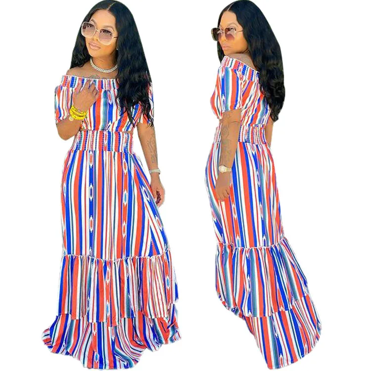 

Женское длинное платье в полоску, с открытыми плечами и оборками на подоле