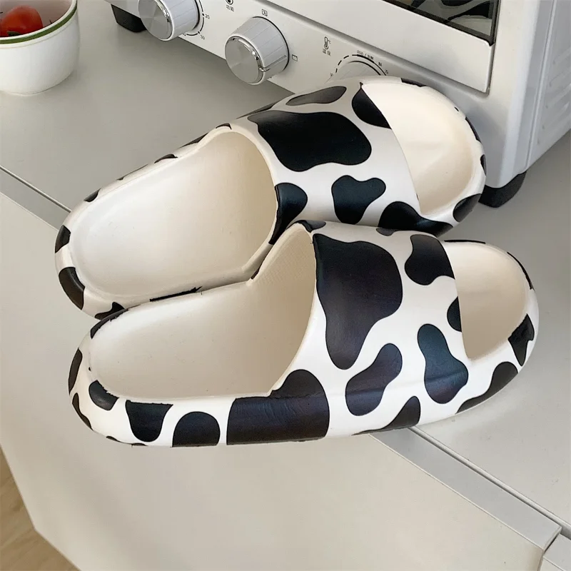 Women Lovely Cow Slippers Summer Home Non-Slip Indoor Soft Thick Sole Platform Eva Shoes Outdoor Beach Shoes Bathroom Slides