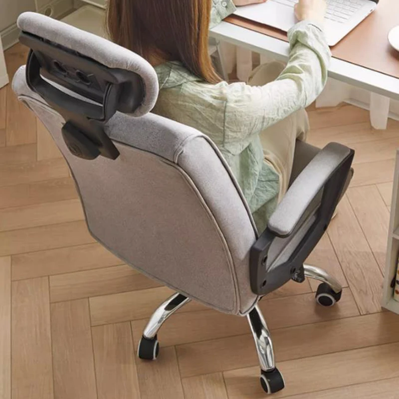 Мобильное кожаное офисное кресло с акцентом на подлокотнике для конференций