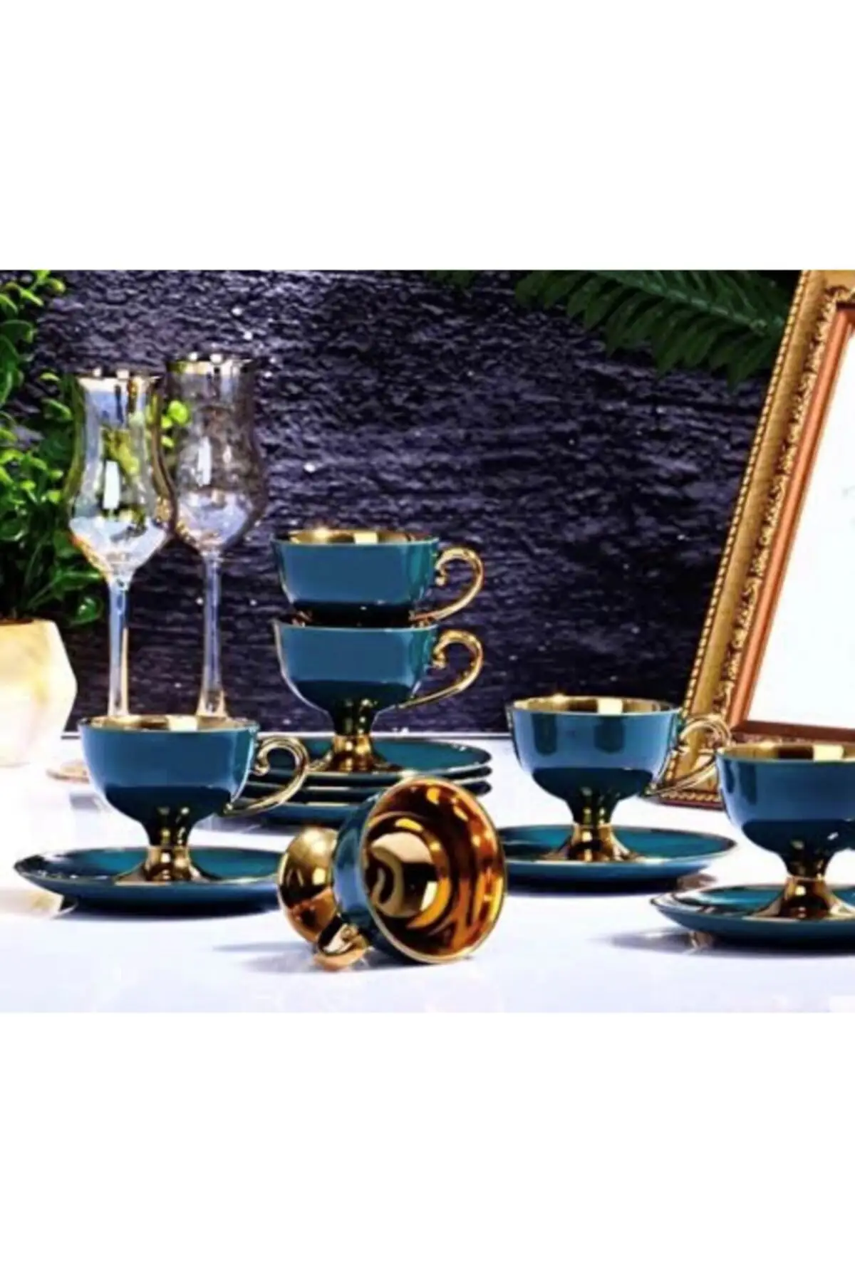 

Набор роскошных чашек с зелеными золотыми ножками, 12 шт., фарфоровые кофейные чашки, чайная и презентационная посуда, кухонная домашняя мебель