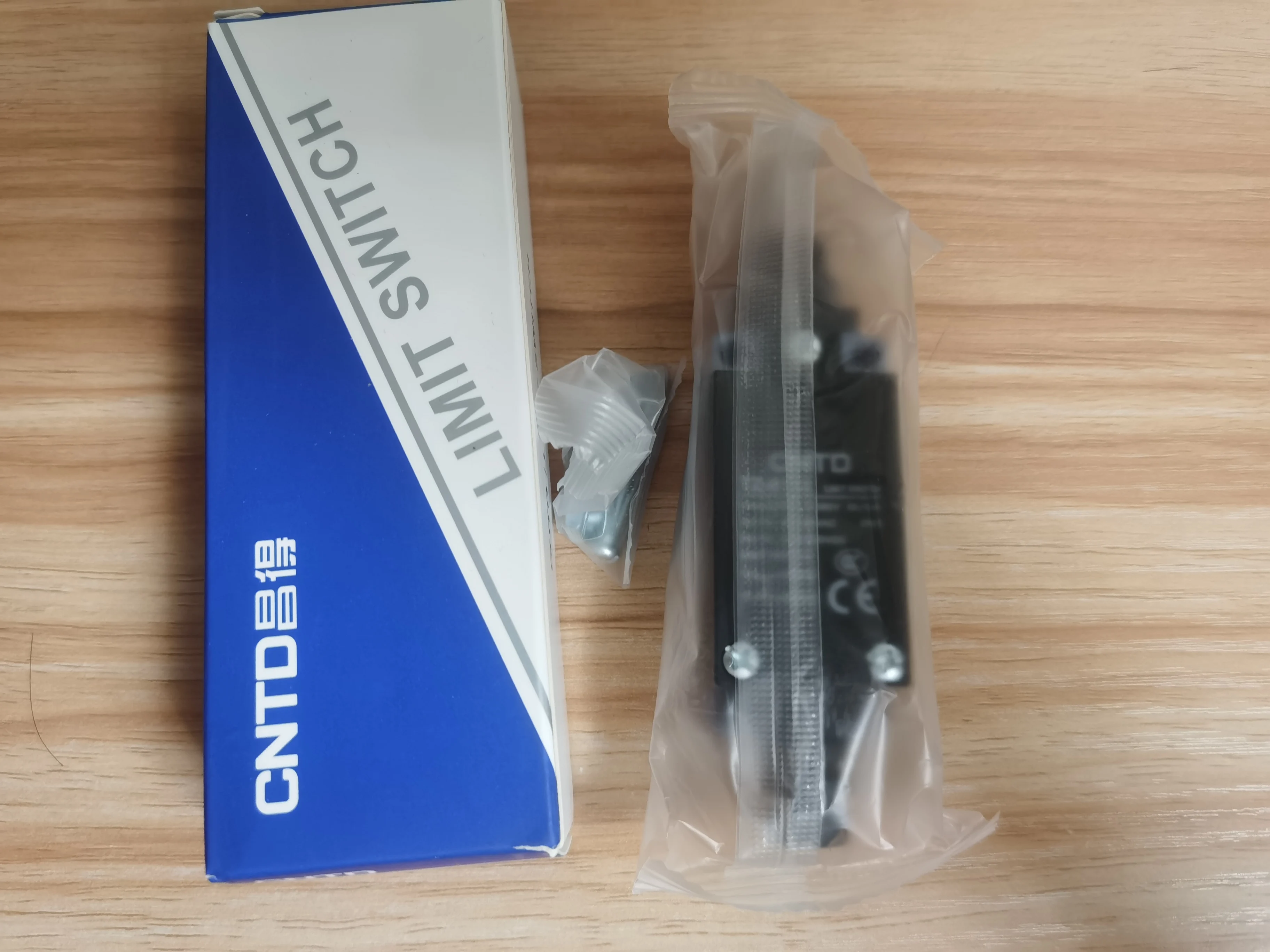 1 шт. новый концевой выключатель CNTD TZ-8122 TZ8122