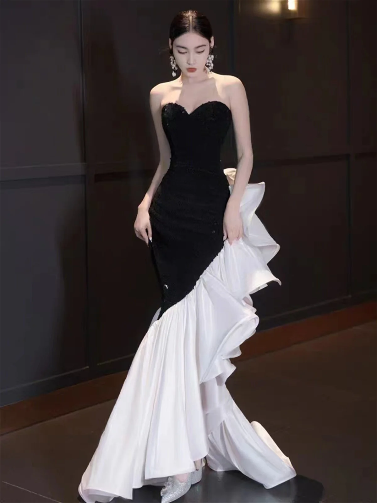 

Evening Formal Prom Party Custom Wedding Guest Dresses Sheath Black and White Clash Ruffle Elegant Fishtail 2023 Newest