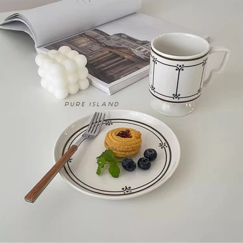 

Retro Art Goblet Safe and Healthy Drinking Cup Creative Ceramic Bow Knot Ear Handle Cup Exquisite Afternoon Tea Coffee Cup Set