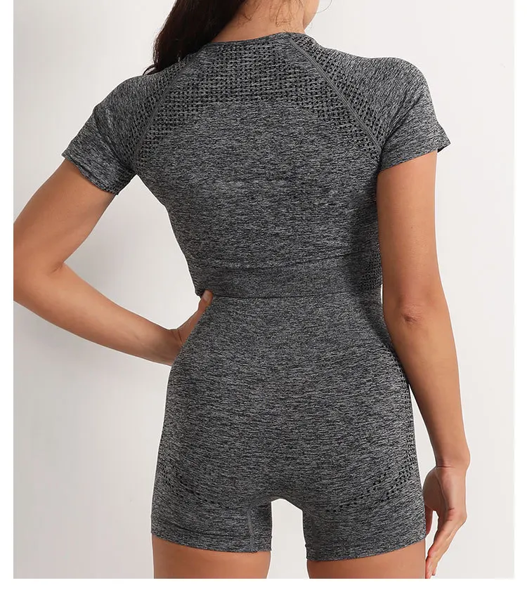 Женский спортивный костюм из двух предметов однотонный укороченный топ и