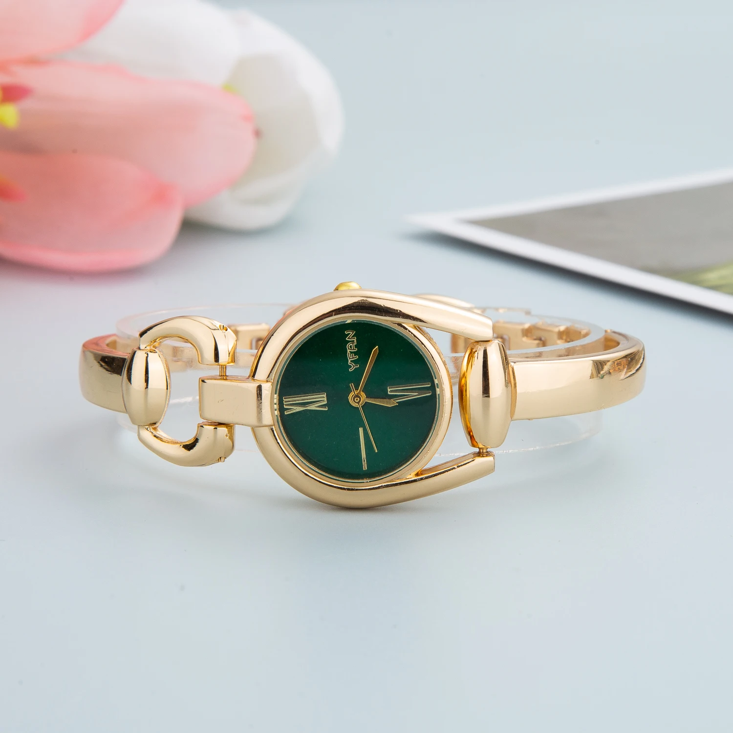 Best Selling Products 2023 Cute Luxury Gold Watch for Women Designer Clothes Fashion Stainless Steel Quartz Wristwatches