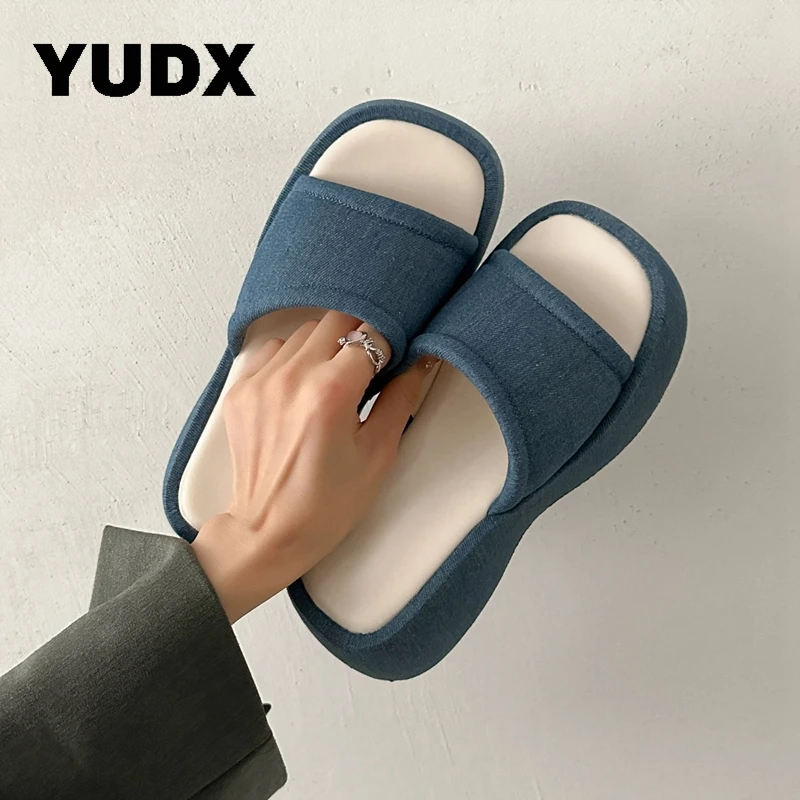 

Сланцы женские на платформе и толстой подошве, повседневные шлепанцы с открытым носком, пляжная обувь на танкетке, лето 2023