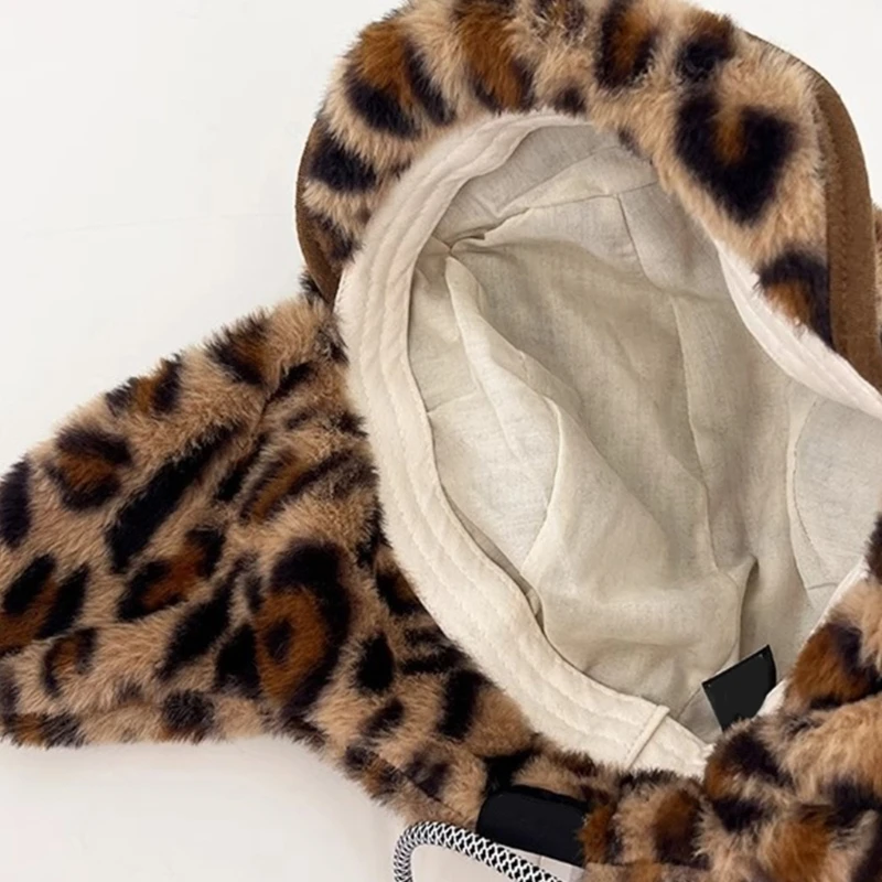 Модная зимняя шапка с леопардовым принтом и завязками. Удобная мягкая DXAA.