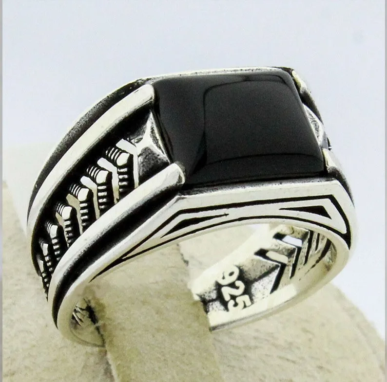 

Punkboy Retro Style Men's Ring Craved Pattern Black Egg-shaped Crystal Silver Color Ring for Male Party Jewelry Size 6-13