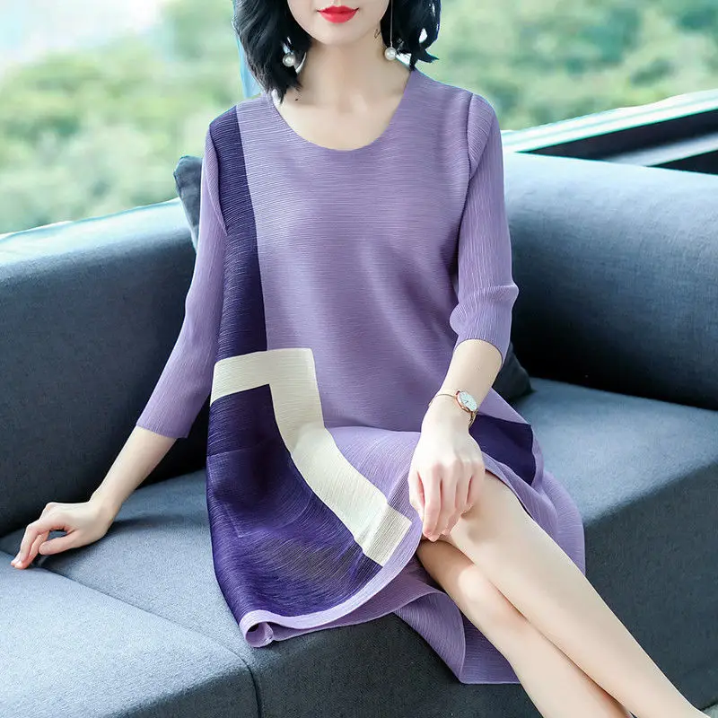 

Fashion round neck mid-length dress 2021 spring and summer Korean version of contrast color, age reduction loose pocket folds
