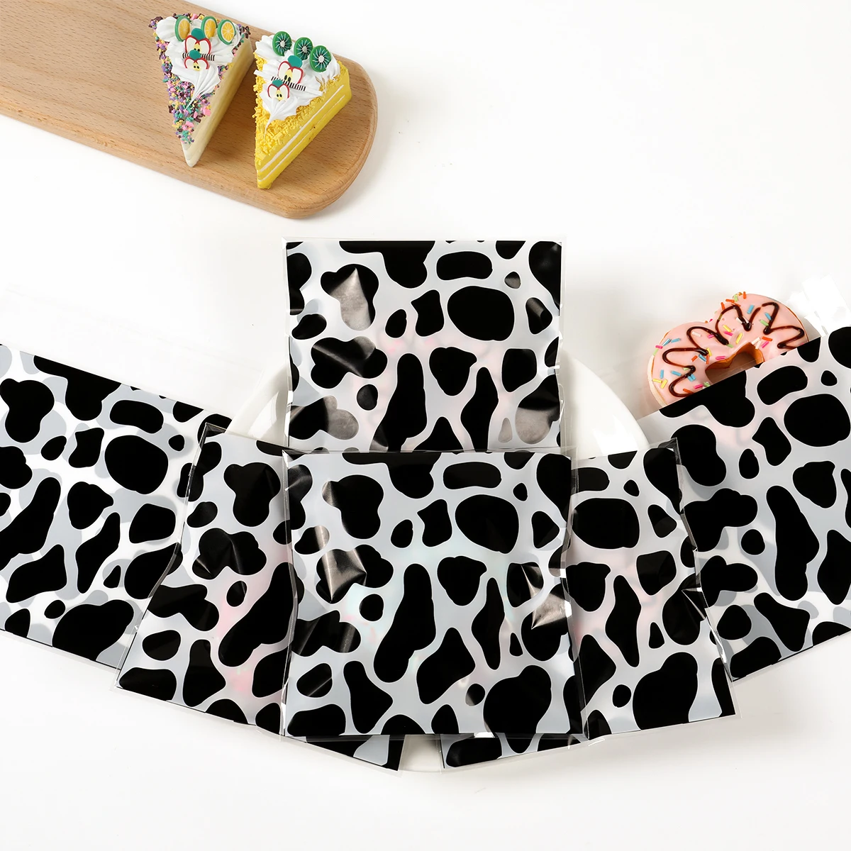 Самозапечатывающийся пакет для конфет в виде коровы 50 шт.