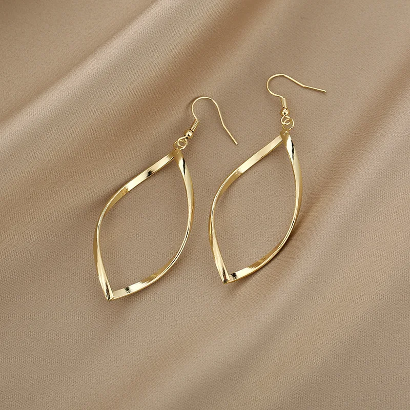 

Zinc Alloy Irregular Minimalist Square Geometry Drop Earrings Women Glossy Bumpy Rhombus Punk Earrings Party Jewelry Gift