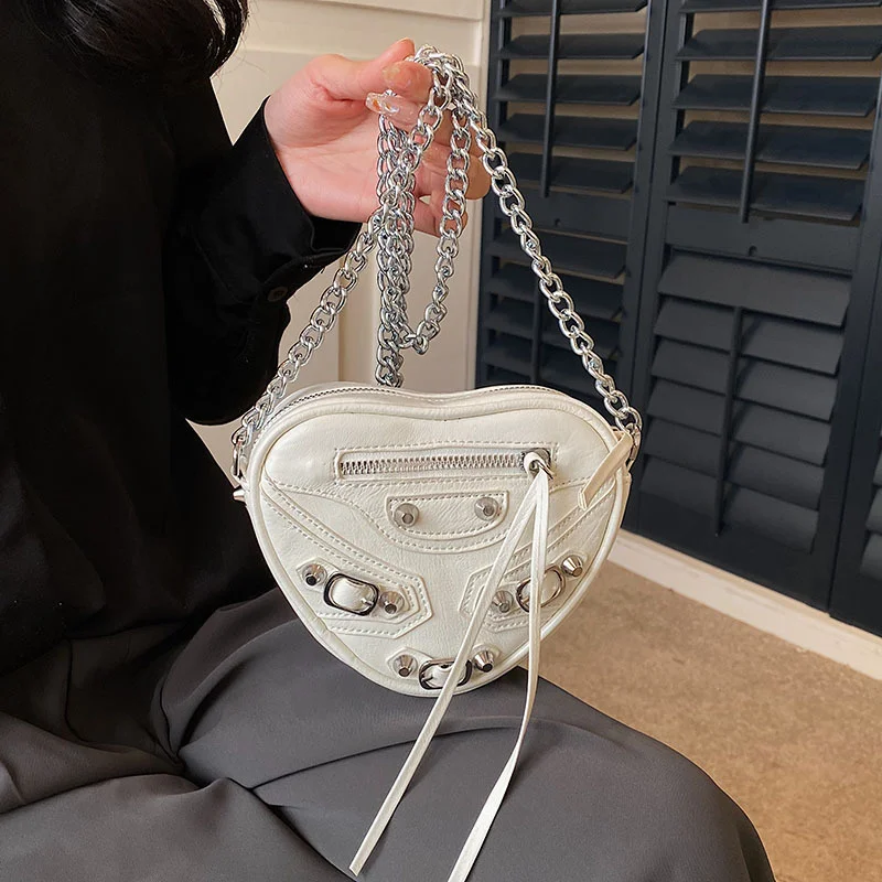 

Spring 2023 New Fashion Personality Rivet Love One Shoulder Bag Women's Bag Fashion Messenger Bag Locomotive Bag