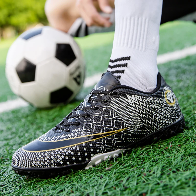 Professional Turf Soccer Shoes Men Kids Non-Slip Training Football Boots Men Soccer Cleats Futsal Football Shoes Boys Sneakers