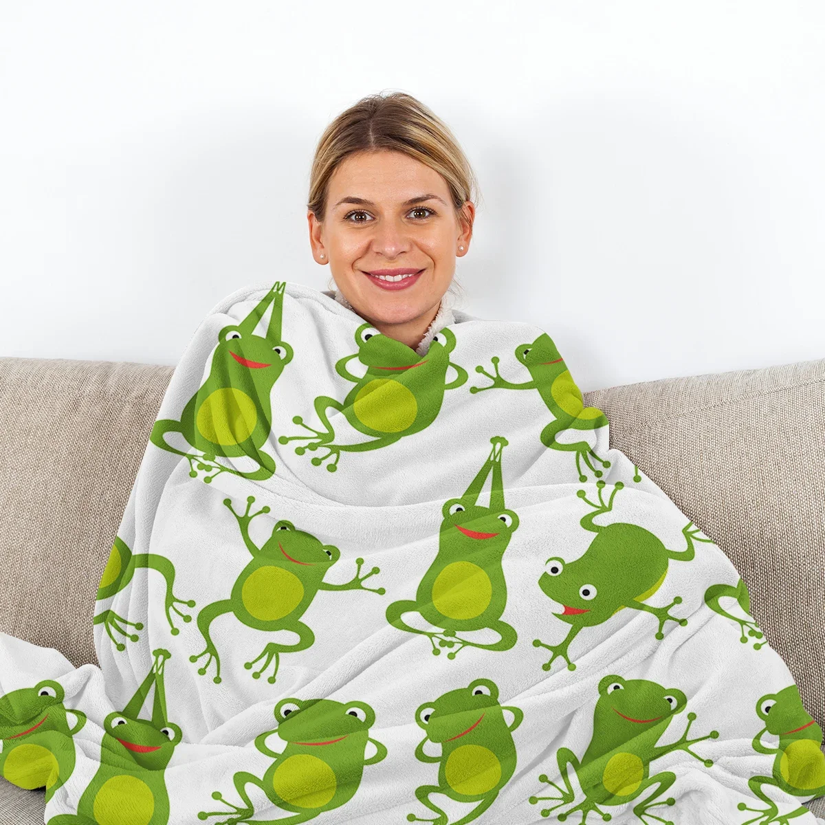 Зеленое мультяшное милое искусственное кресло теплый уютный мягкий плед