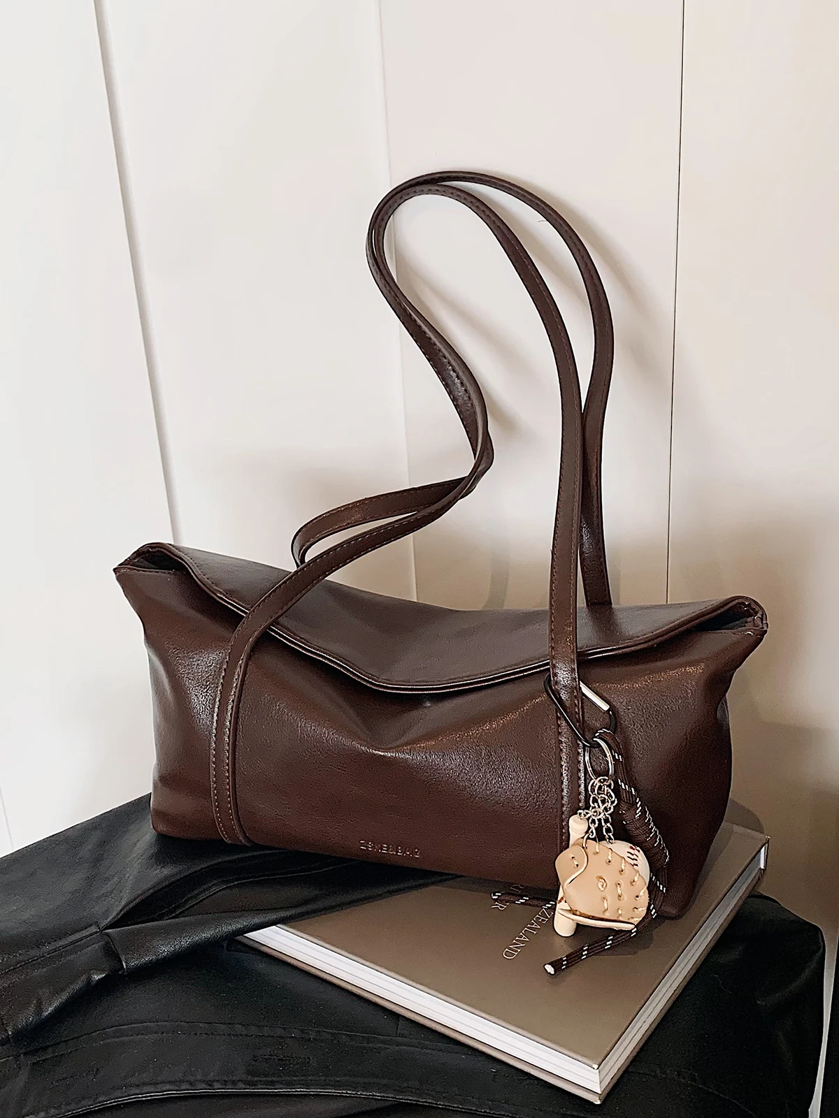 Осенне-зимняя ретро коричневая сумка Майяра для женщин новинка 2024 пригородная на