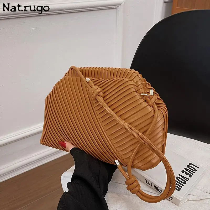 

Silver Handheld Hard Shoulder Crossbody Bags For Women Small Tote Evening Party Box 2023 Lady Short Handle Handbag Luxury Purse