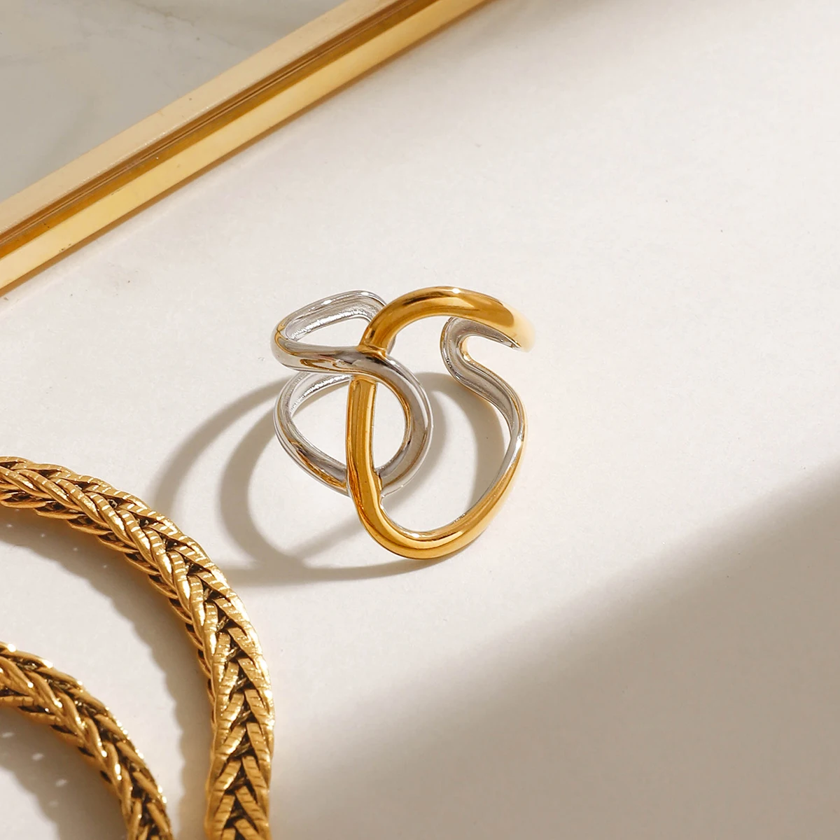 Женское кольцо с PVD-покрытием