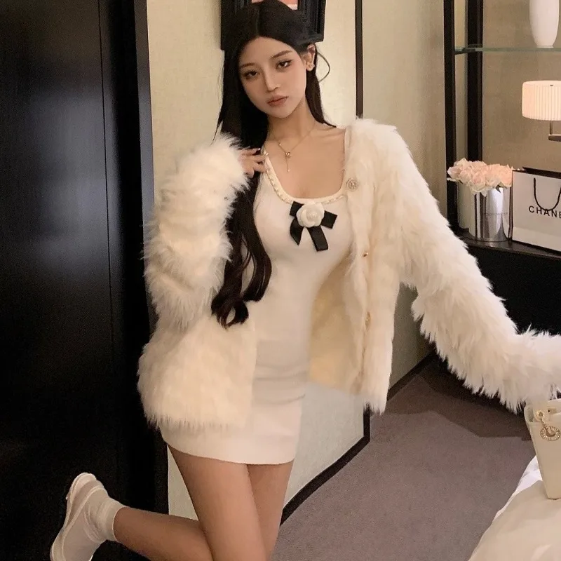 Женское трикотажное платье с цепочкой и поясом черный жилет без рукавов на