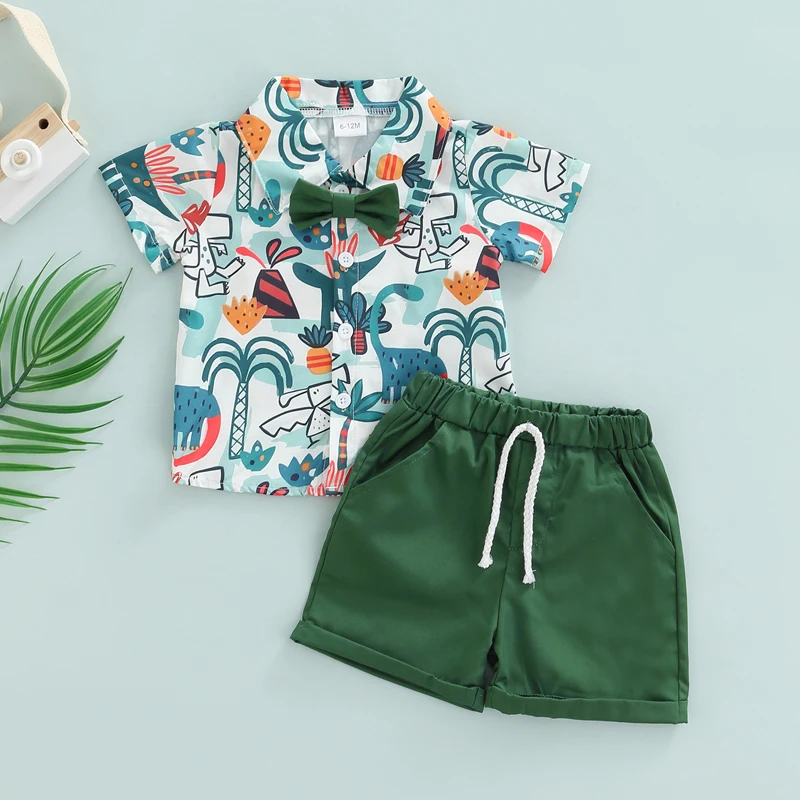 

Футболка с коротким рукавом и бантом и шорты с высокой талией