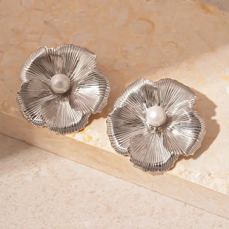Женские серьги-гвоздики с жемчугом