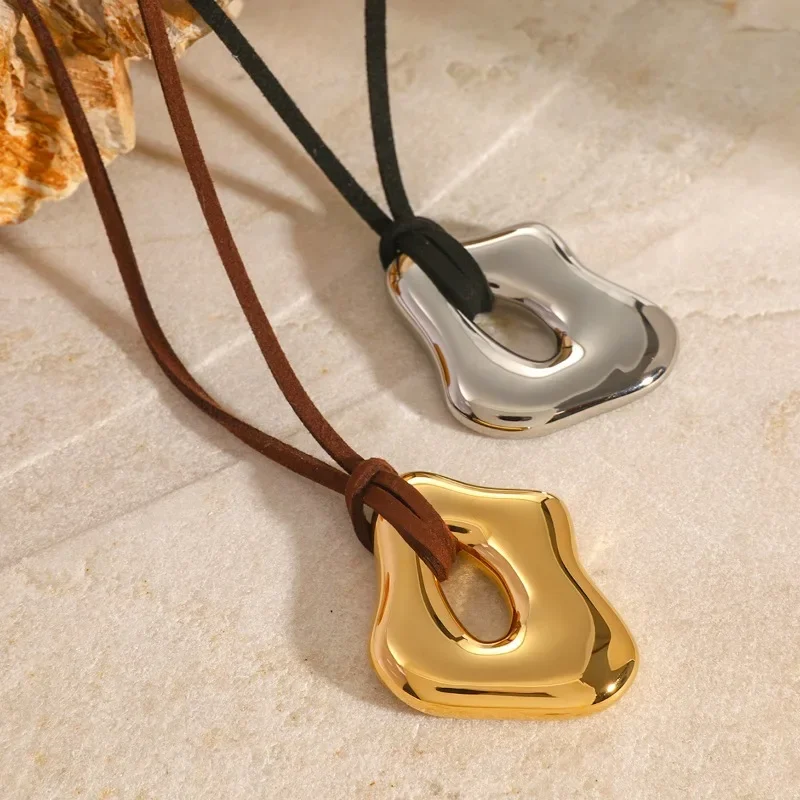 Женское ожерелье с подвеской