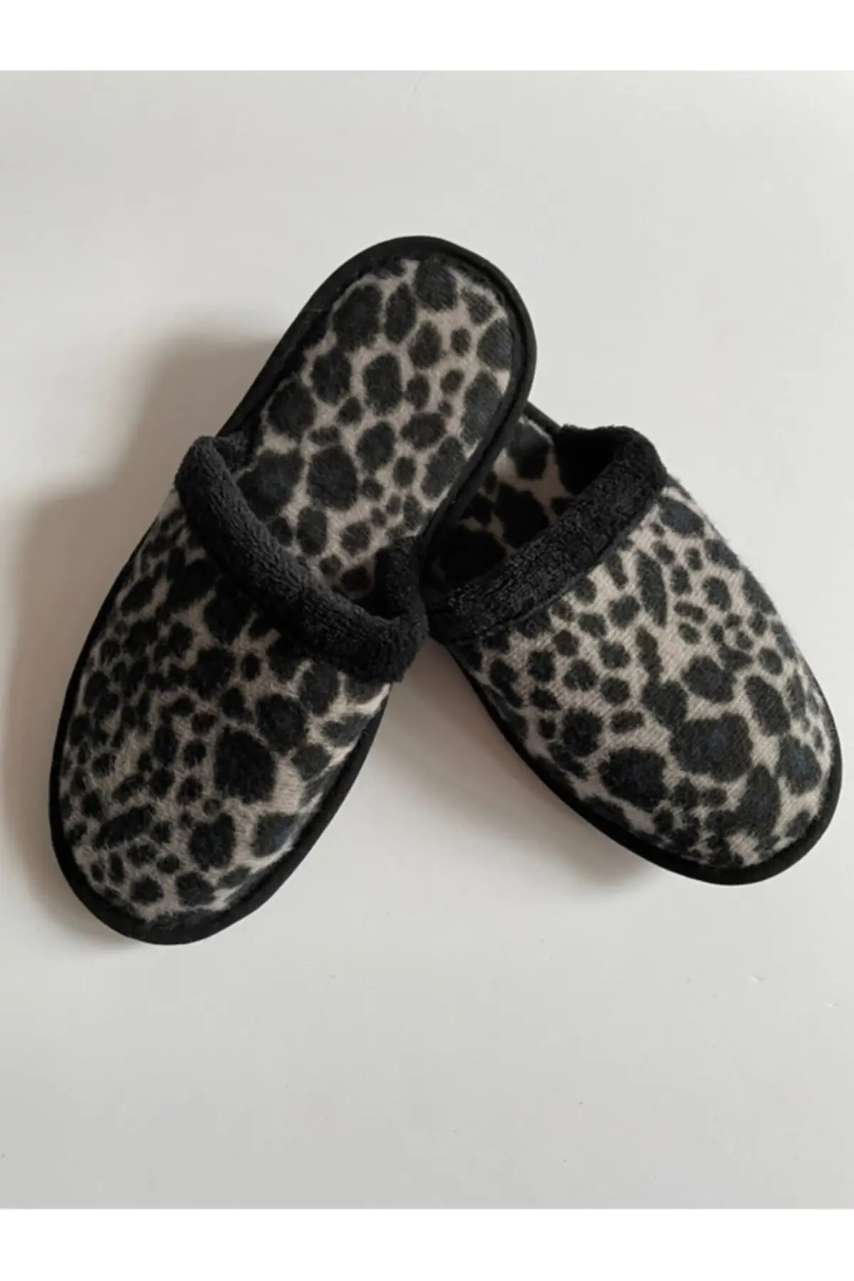 

Women's Black Slippers