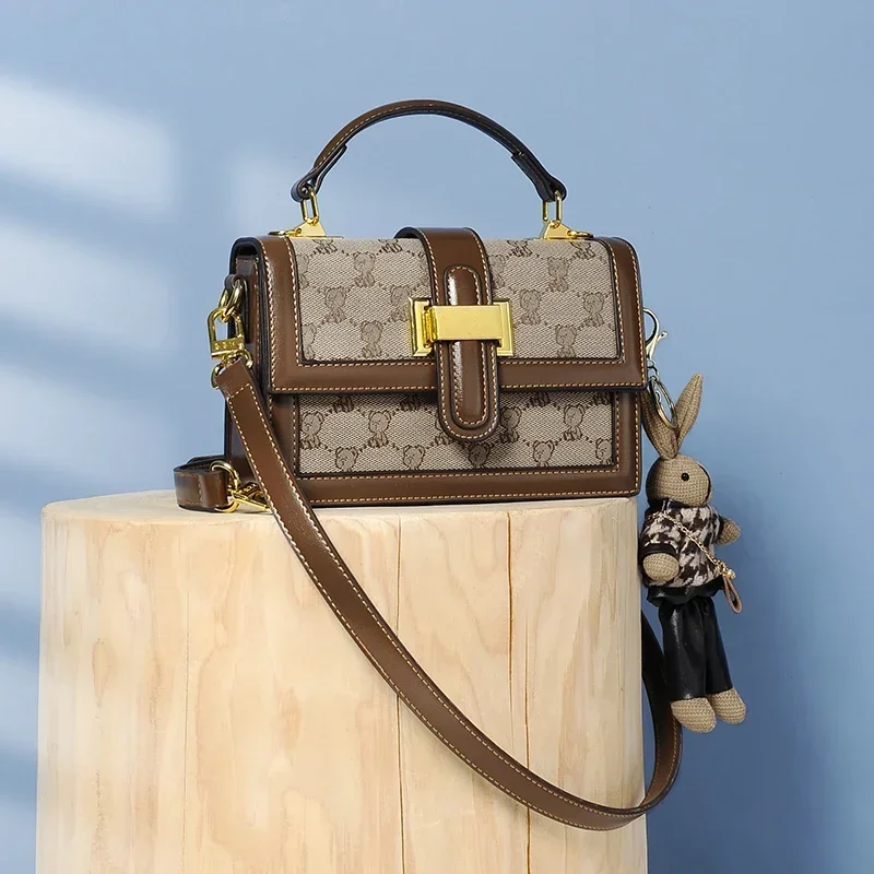 

Bear pattern small square bag, fashion senior sense, one shoulder crossbody bag