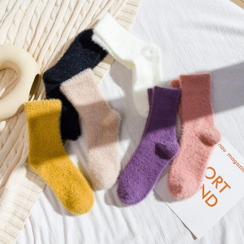 

Милые Мультяшные вышитые коралловые флисовые короткие носки для женщин и девочек зимние теплые мягкие термоноски средней длины уютные нос...