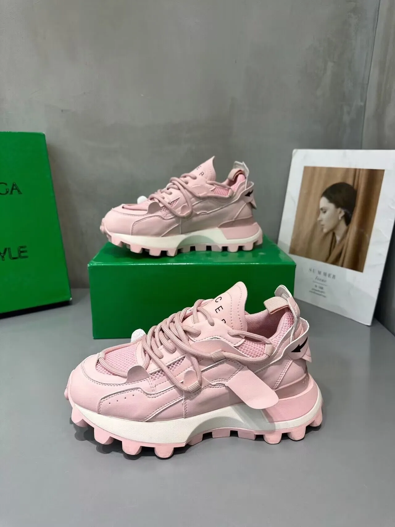 Spring Women Sneakers Soft Platform Shoes 2023 Lightweight Outdoor Sports Shoes Breathable Running Shoes Mesh Casual Shoes