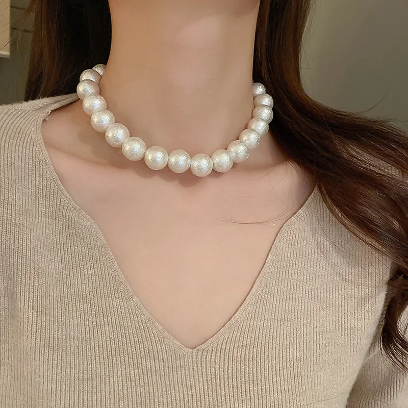 

Simple fashion OL pearl T-shaped buckle necklace French retro INS wind clavicle chain niche design temperament collar
