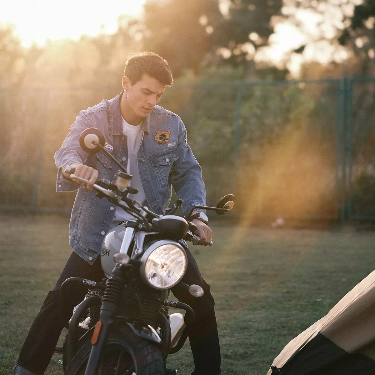 

NEW IN 2022 Spring New Denim Jackets 11 Ounce Fabric Retro Badge Patchwork Embroidery Ripped Workout Outdoor Jackets