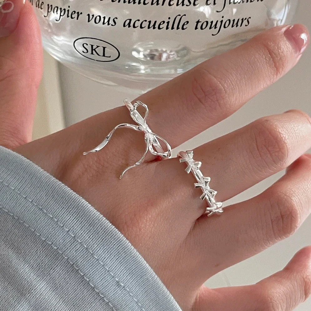 Женское регулируемое кольцо с геометрическими линиями и бантом