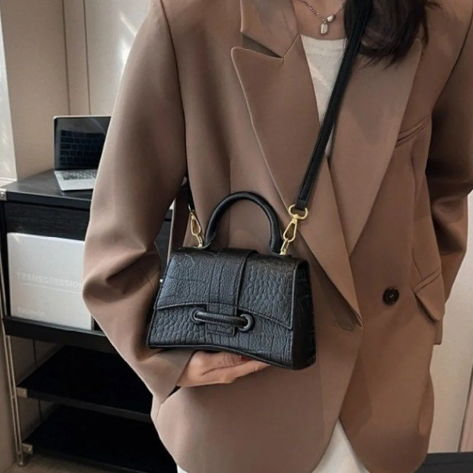 

Fashion Hourglass Type Portable Small Square Bag Female True Skin Texture Small Crocodile Grain Shoulder Bag Cross-Body Bag M666