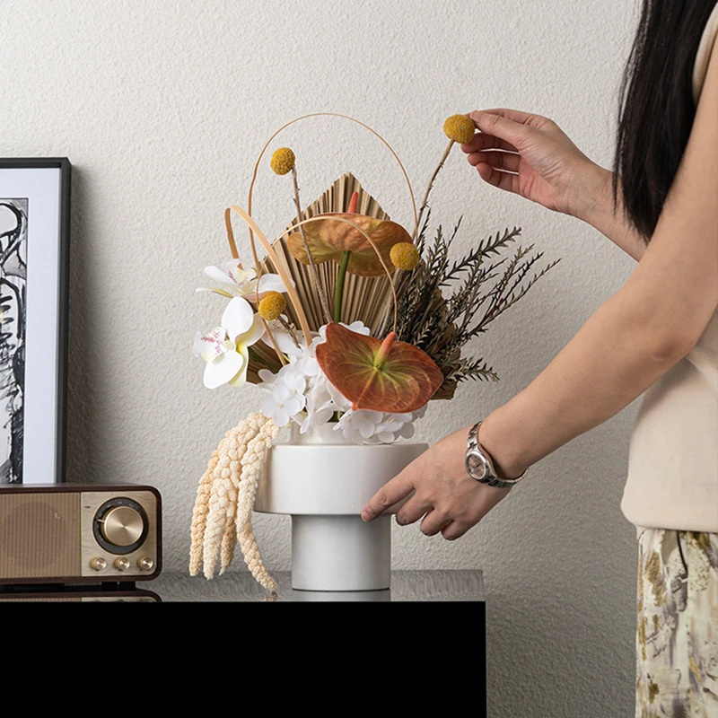 Цветочная ваза LA TROUVAILLE из мрамора