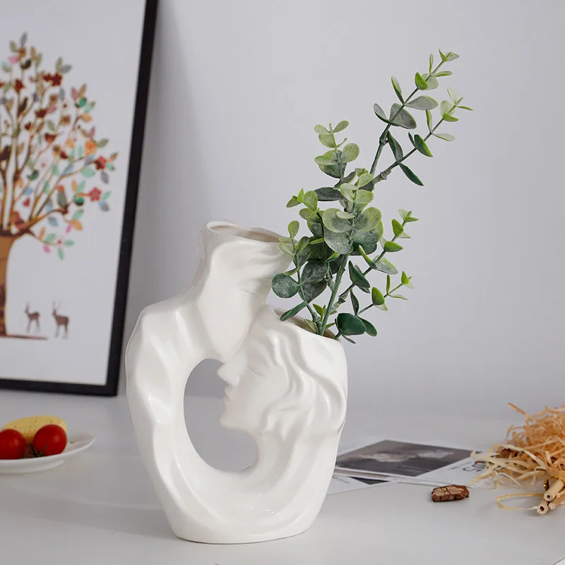 

20cm Ceramic Kissing Lover Vase Statue Wedding Home Decoration Valentine's Day Souvenirs Figurines Ornament Dried Flower