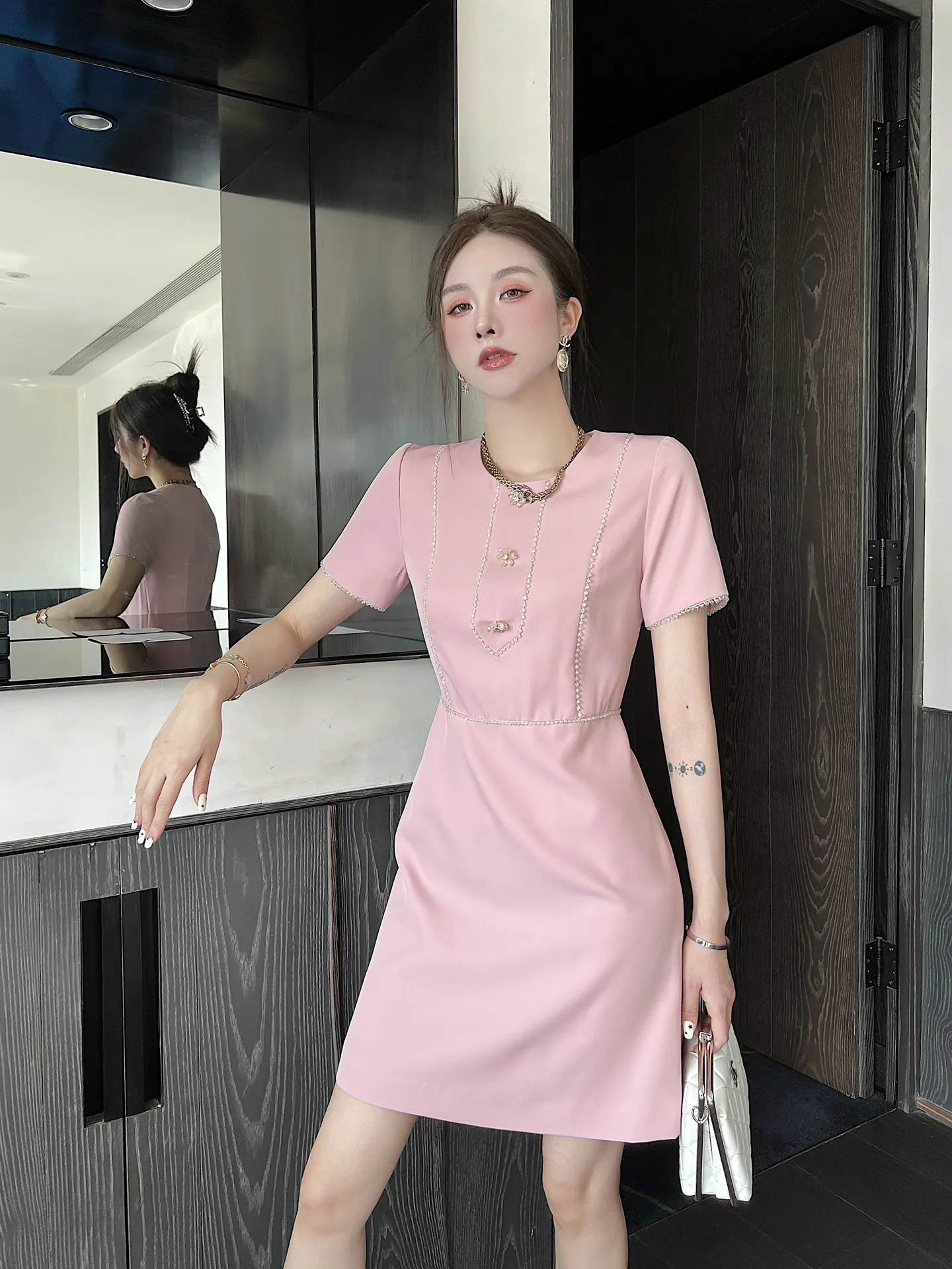 2023 spring and summer women's clothing fashion new Beaded Short Sleeve Dress 0526