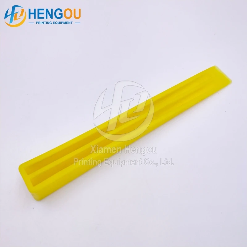 

2 шт., бумажные клинья 208x23x26 мм для печатной машины Roland komori KBA