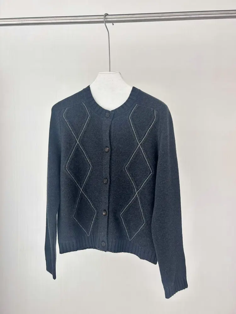 Осенний женский кардиган с ромбическим бисером B * C 100% шерсть однобортный