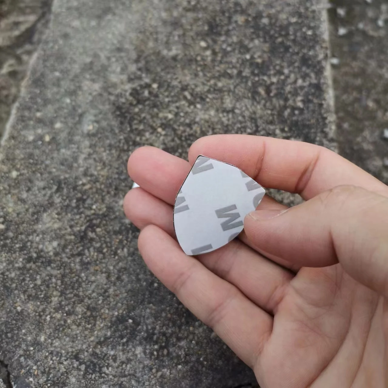 

2pcs Small Car Metal Emblem Seat Stickers Auto Anti-kick Pad Floor Mat Badge for SF90 SF71H SF70H SF16H