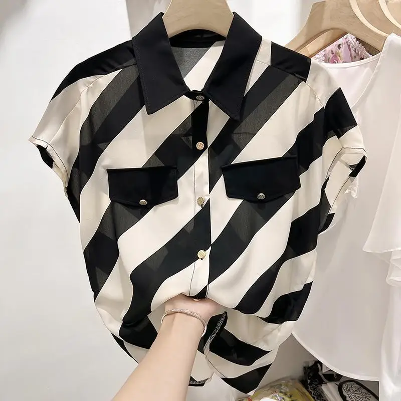 Женская рубашка-поло в полоску с коротким рукавом