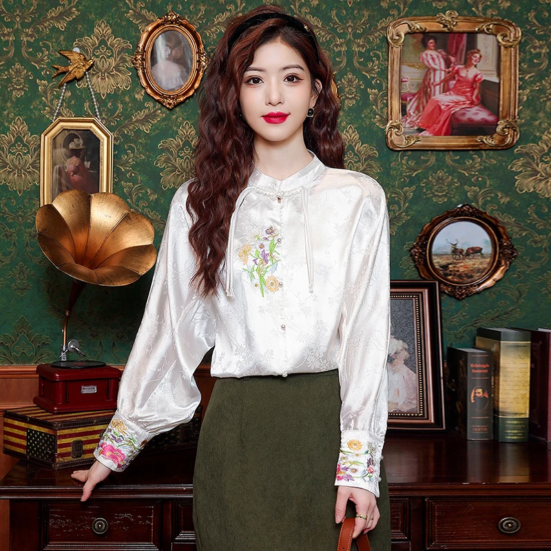 Женская шифоновая блузка с вышивкой длинным рукавом и воротником-стойкой модель
