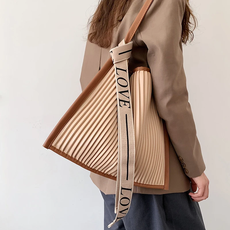 

Niche Design Large-capacity Bag 2021 New Bag Female Autumn Fold Shoulder Bag Tote Bag Underarm Bag Bucket Bag Width: 38cm